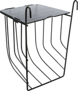 Schwarzer, rechteckiger Metallkorb mit gebogenen Stangen und Haken an den oberen Ecken.