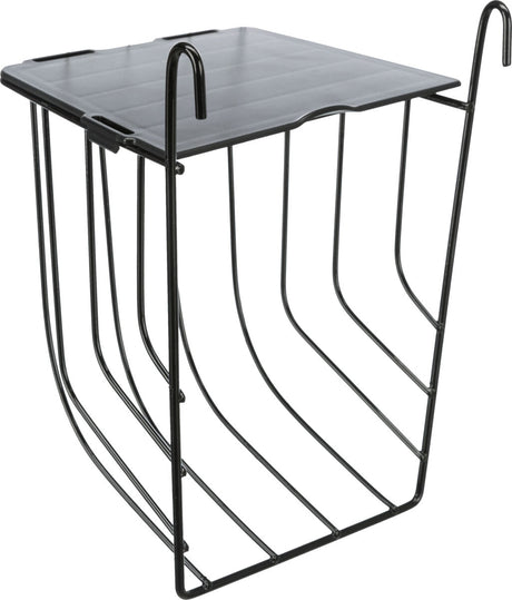 Schwarzer, rechteckiger Metallkorb mit gebogenen Stangen und Haken an den oberen Ecken.