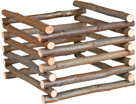Ein quadratischer Stapel aus miteinander verbundenen, natürlichen Holzstäben bildet einen Rahmen mit offener Struktur.