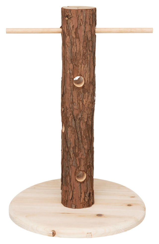 Holzpfosten mit Rinde auf rundem Holzboden, seitlicher Querbalken oben.