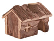 Kleines Hausmodell aus naturbelassenem Holz mit Rinde, rundem Fenster und halbkreisförmigem Eingang.
