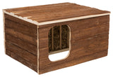 Holzkiste in natürlicher Holzoptik mit rechteckiger Öffnung und Heu innerhalb der Kiste sichtbar.