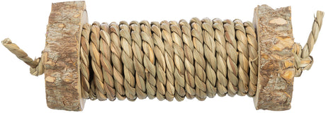 Eine Rolle aus geflochtenen, naturfarbenen Halmen mit zwei runden, holzartigen Endstücken.