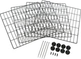 Schwarze Gitterplatten aus Metall, dazugehörige schwarze Kabelbinder und verbindende Kunststoffteile sichtbar.
