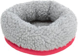 Graues, flauschiges rundes Bett mit rotem Rand, geeignet zur Nutzung als komfortabler Liegeplatz.