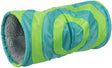 Grüner und blauer Spieltunnel aus weichem Material mit grauem Innenfutter, zylindrisch und gepolstert.