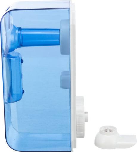 Ein blau-transparenter Wasserbehälter mit weißem Deckel und abnehmbarem Verschluss zeigt sich seitlich.