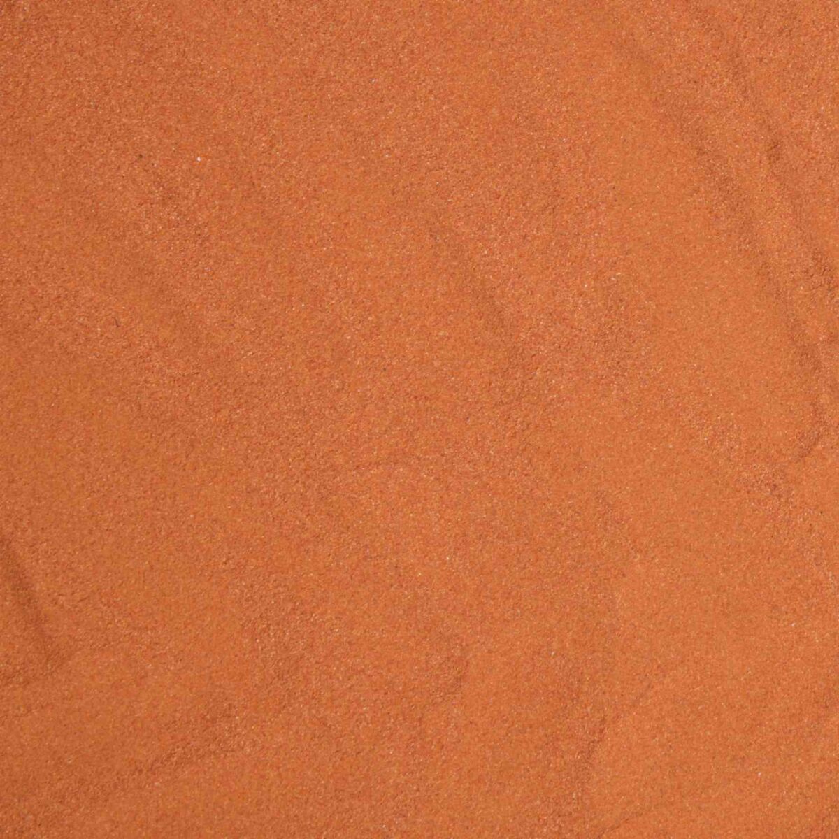 Orangefarbener Sand mit feiner Körnung, gleichmäßig verteilt ohne erkennbare Muster oder Objekte.