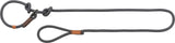 Graue Hundeleine aus geflochtenem Material mit Schlaufe und knotengestütztem Karabiner, Ledertags sind sichtbar.