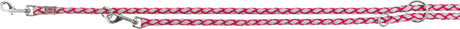 Geflochtene rote und graue Leine mit Metallhaken und -ringen.