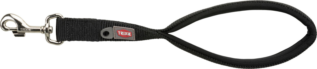 Schwarzer Hunde-Kurzführer mit Metallhaken und Schlaufe, Marke Trixie auf einem Etikett sichtbar.