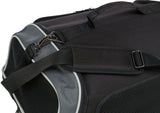 Schwarze und graue Tasche mit Netzstoff und verstellbaren Riemen, zeigt Reißverschlüsse und Schnallen.