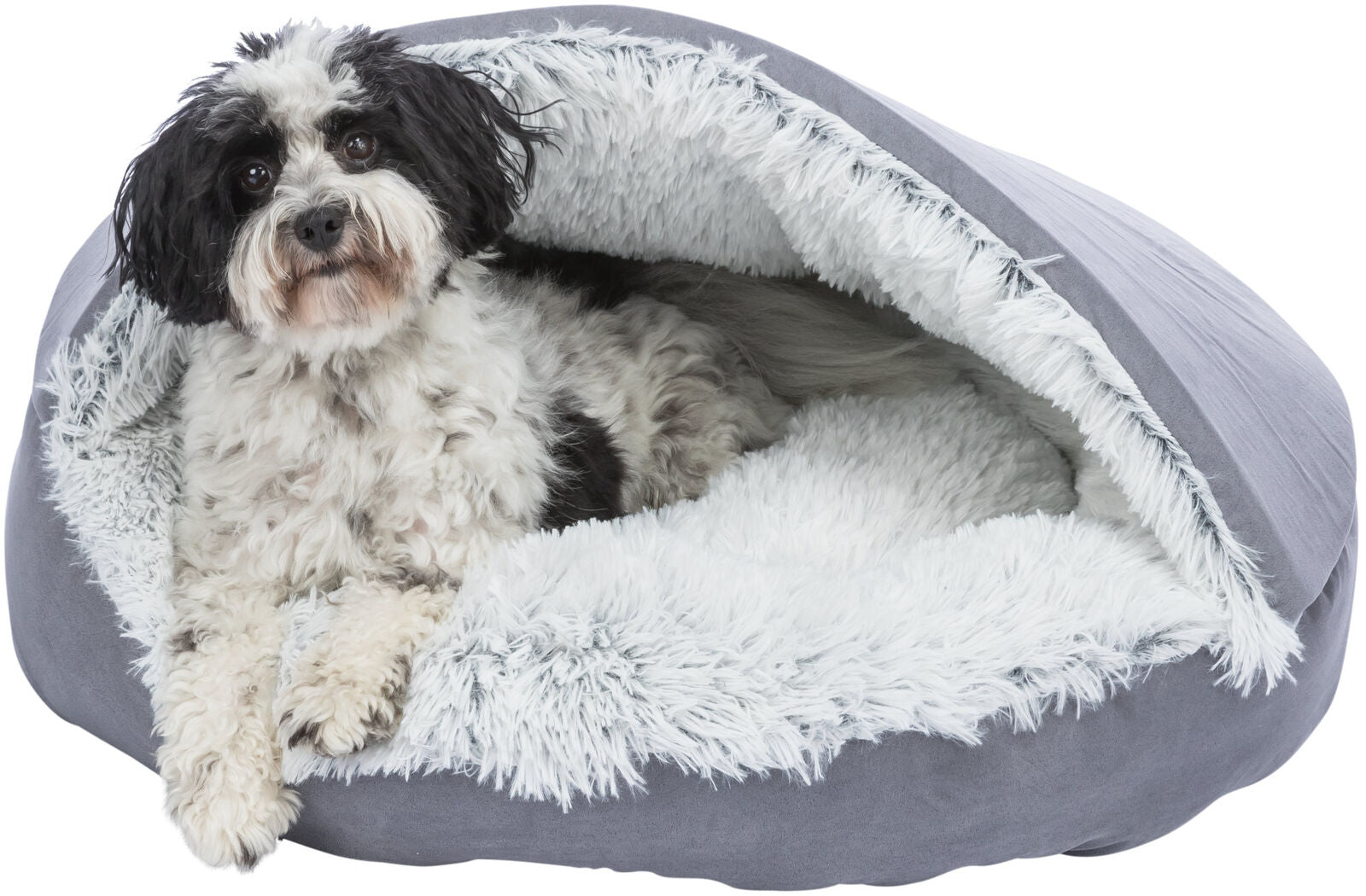 Ein kleiner, schwarz-weißer Hund liegt in einem grauen, flauschigen Bett mit kuscheliger Höhle.