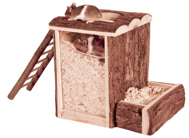 Holzhaus mit Rindenstruktur, Leiter und zwei Mäusen, eine oben, die andere im Sägespänegefüllten Hohlraum.